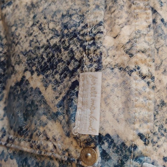 7 for All Mankind - Picture 6 of 9